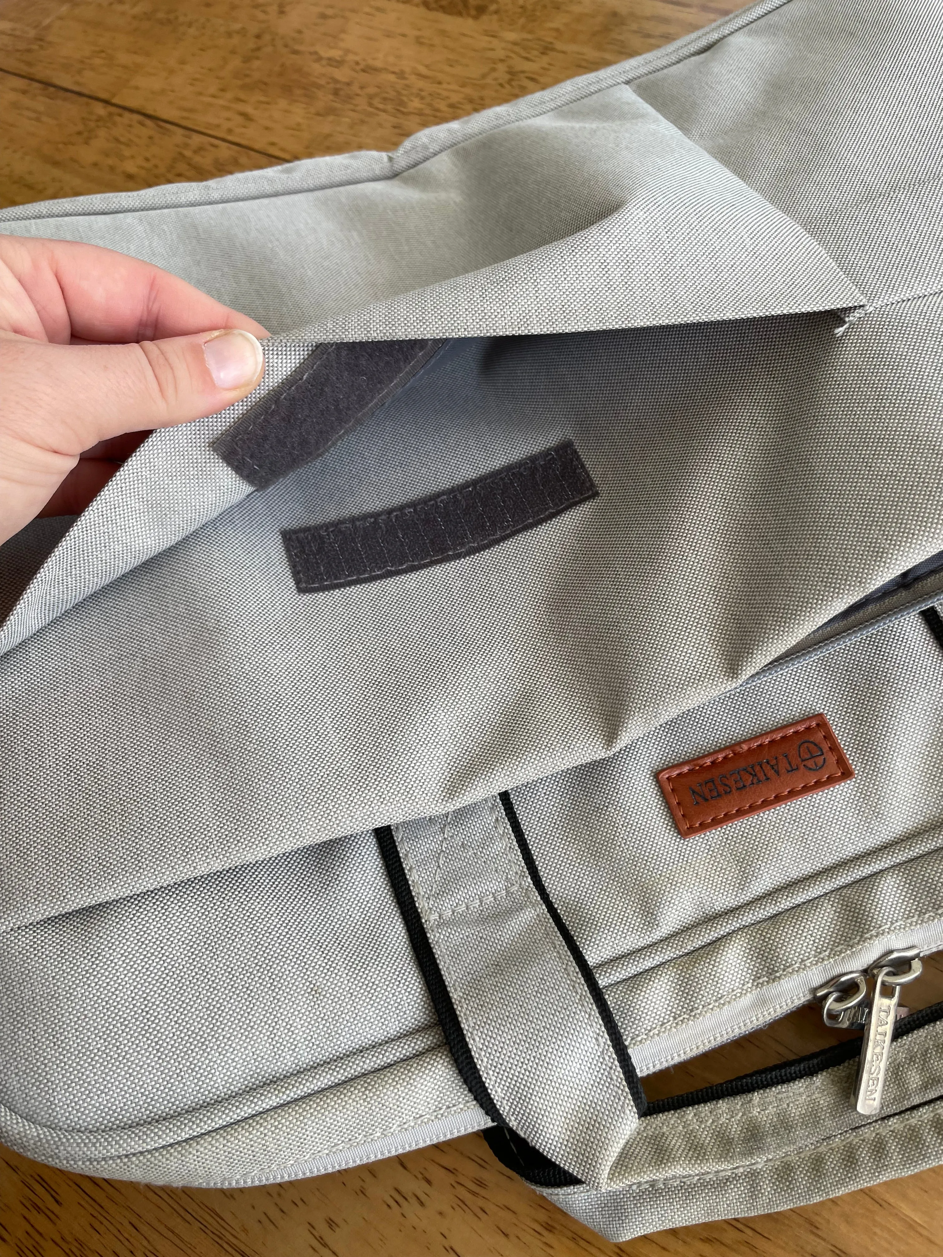 Taikesen Laptop Bag ~ Broken Zipper
