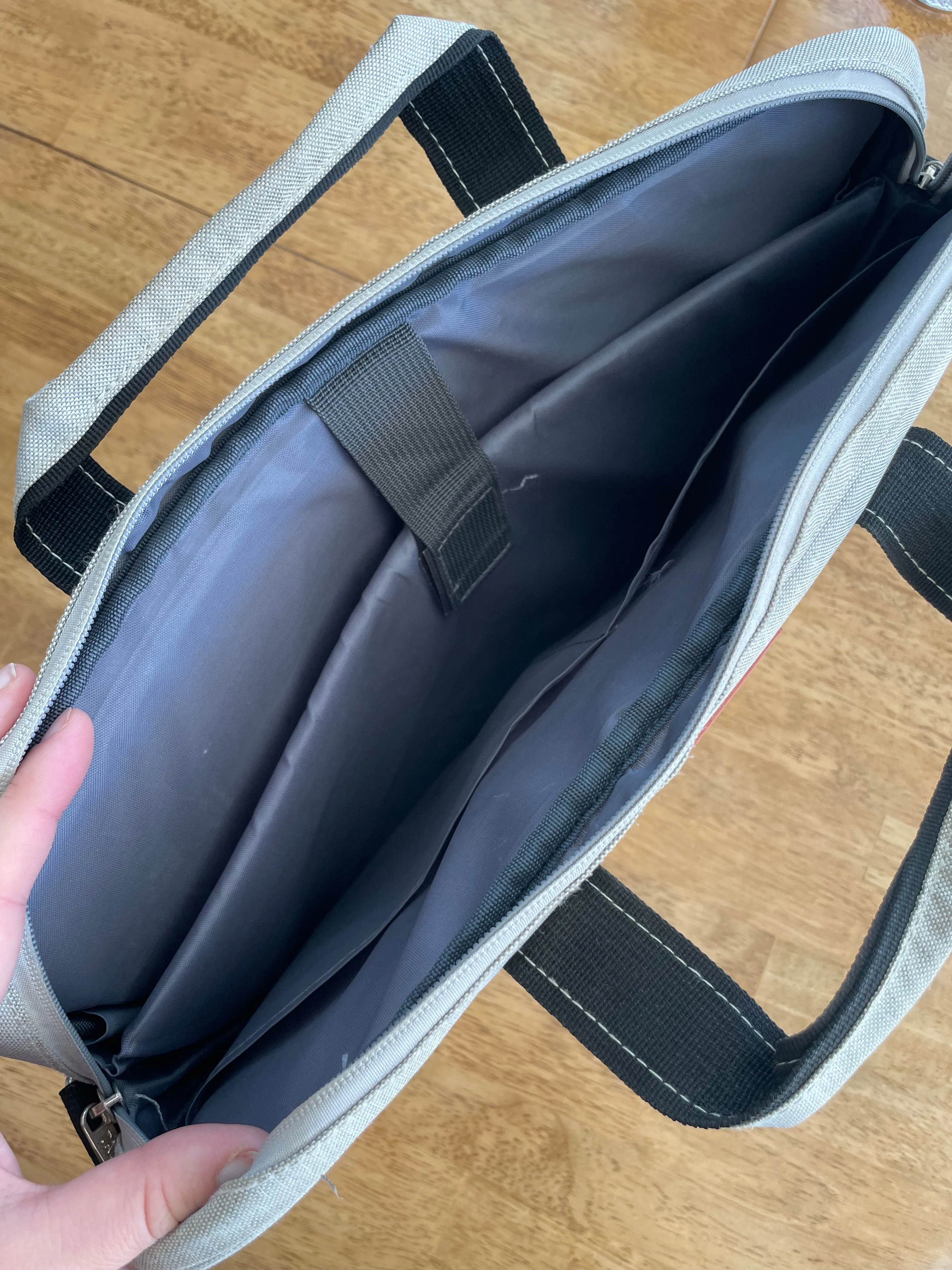Taikesen Laptop Bag ~ Broken Zipper