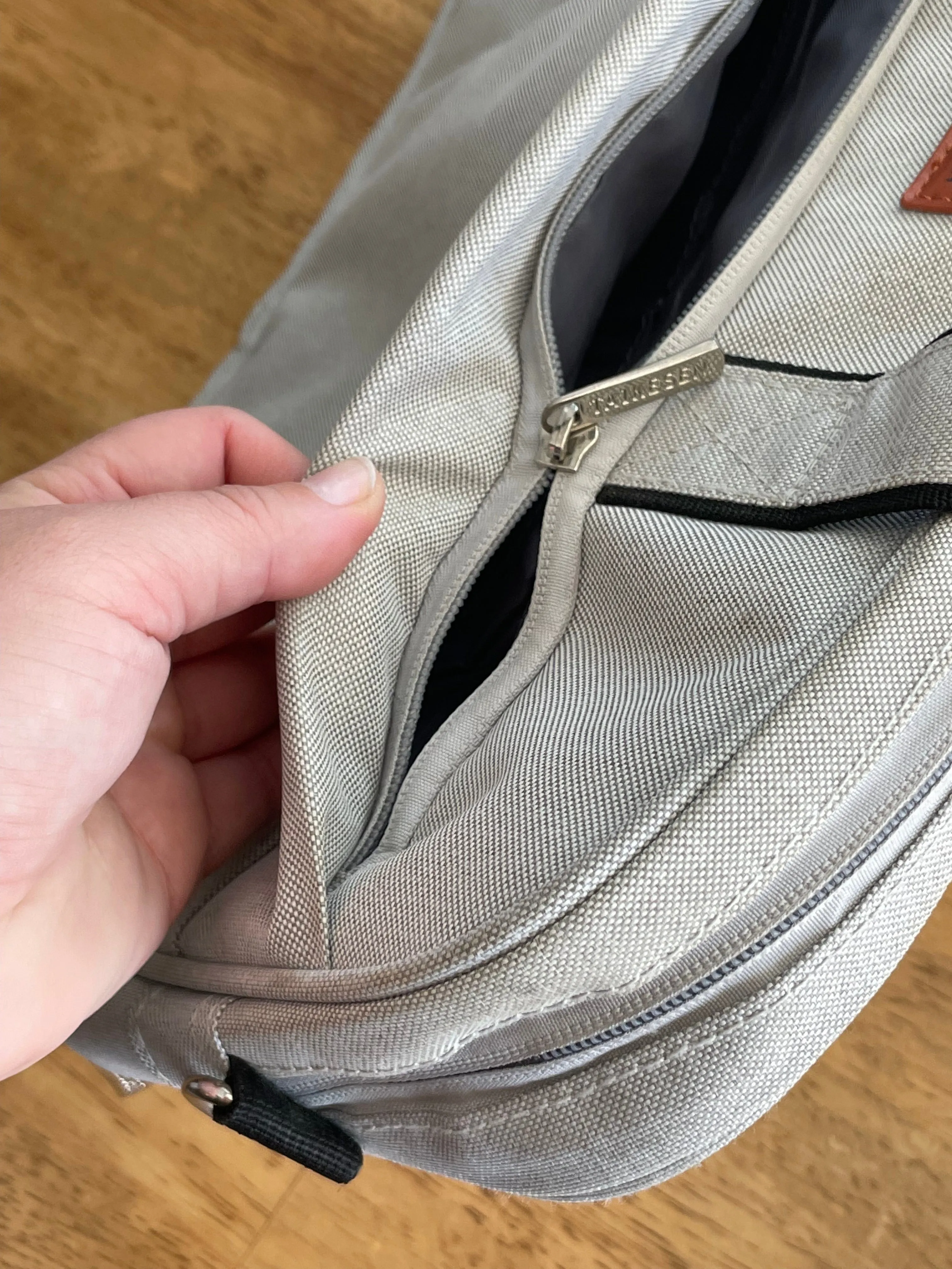 Taikesen Laptop Bag ~ Broken Zipper